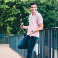Técnico en Música del Col Salesiano, Estudiante de Licenciatura en Música de la Universidad industrial de Santander actualmente cursando 5to semestre, clases de Solfeo Básico, Piano básico, clarinete 
