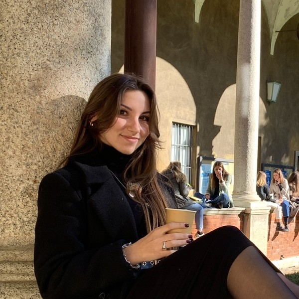 Studentessa al 1º anno Magistrale di Scienze Linguistiche e Letterature Straniere propone ripetizioni/aiuto compiti a Milano.