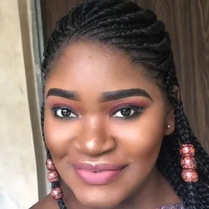 Sophie - Make-up tutor - Abuja