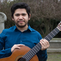 Egresado del Conservatorio imparte clases de Guitarra clásica y teoría musical personalizadas.