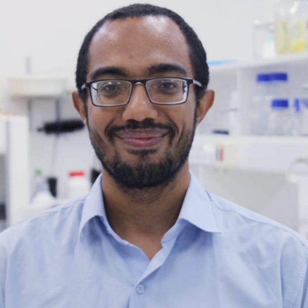Estudante de doutorado em Bioinformatica na USP Ribeirao Preto, ensino Arabe ou Ingles