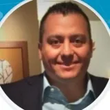 John - profesor de economía - Fontana