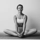 Mônica - Prof de yoga - 