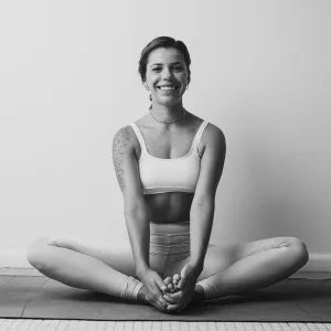 Mônica - Prof de yoga - 