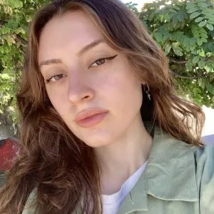 Esra - Ödevlere yardım öğretmeni - 
