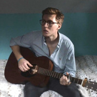 Friendly and Experienced Professional Musician Offering Beginner to Intermediate Guitar Lessons Online