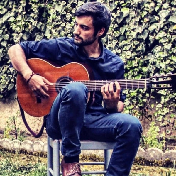Cours de guitare flamenca et classique à Poitiers, musicien compositeur-interprète diplômé de musicologie