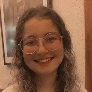 Thaís - Professor de língua portuguesa e literatura - Centro