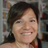 Professeure espagnole 32 ans d’expérience donne cours dans sa langue maternelle à tous les niveaux