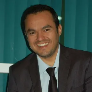 Uzziel - Profe de expresión oral - inglés - Celaya