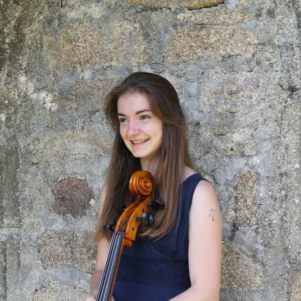 Diplômée du conservatoire de Versailles, je vous propose sur Toulouse (ou en visio) des cours particuliers de violoncelle pour les petits comme les grands, les débutants comme les plus avancés !