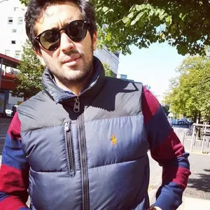Ahmed - Prof de marketing - Clichy