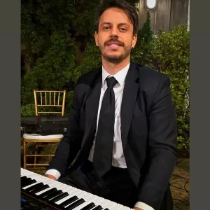 Thiago - Prof de piano - Santa Efigênia