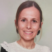 Professora de Espanhol com Especialização em Ensino da língua Espanhola, pela Universidade do Porto, dá aulas presenciais e online em Lisboa e arredores.
