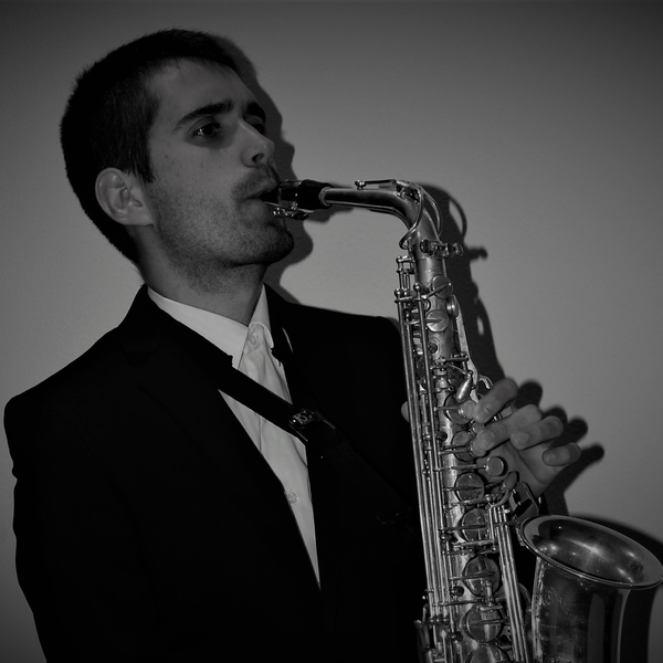 Clases de Saxofón y música general, todos los niveles. Experiencia y seriedad. 