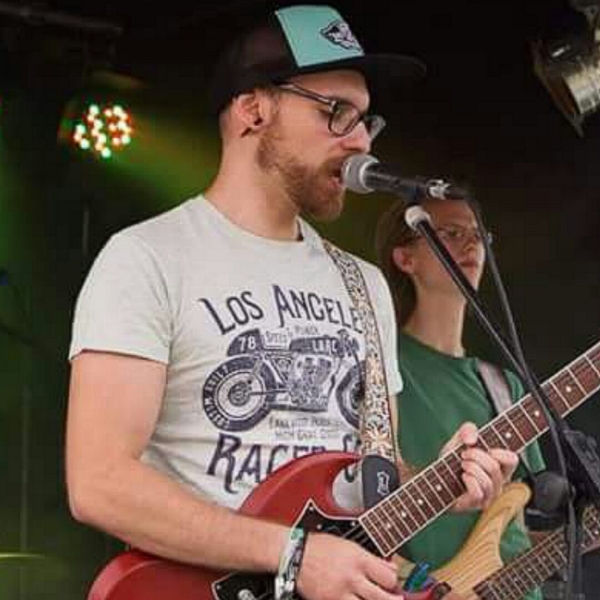 Musikstudent bietet Gitarrenunterricht in Bonn [Rock / Pop / Blues / Metal / Jazz]