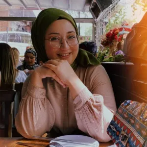 Esra - İngilizce öğretmeni - 