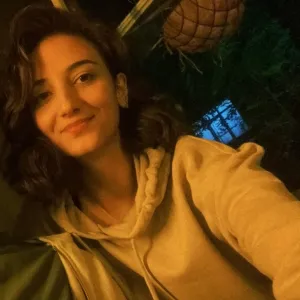 Zeynep - Ödevlere yardım öğretmeni - İstanbul