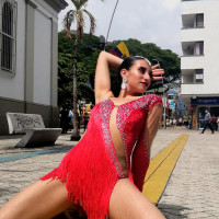 Bailarina semiprofesional, dicta clases de salsa y bachata en Bogotá a domicilio.