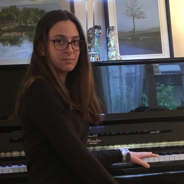 Pianiste accompagnatrice, professeur expérimentée enseigne le PIANO à DIJON - Tous Niveaux