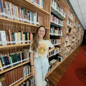 Emily - Prof de história - Centro