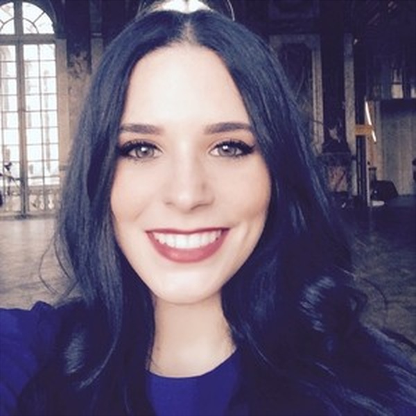 Léa - History teacher - Paris