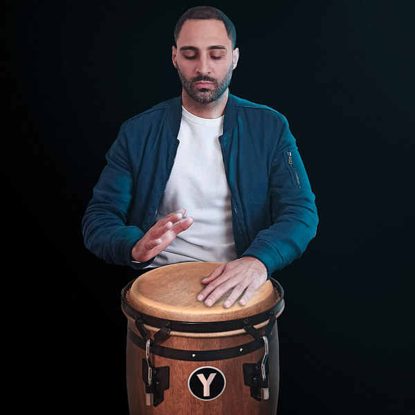 Casa de la carretera Instalación toma una foto Yandi - Gardanne,: Percusionista del Conservatorio da clases de Percusión  Latina al ritmo del alumno.