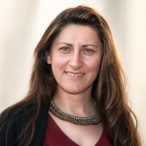 Eniko - Yoga tutor - Le Coteau