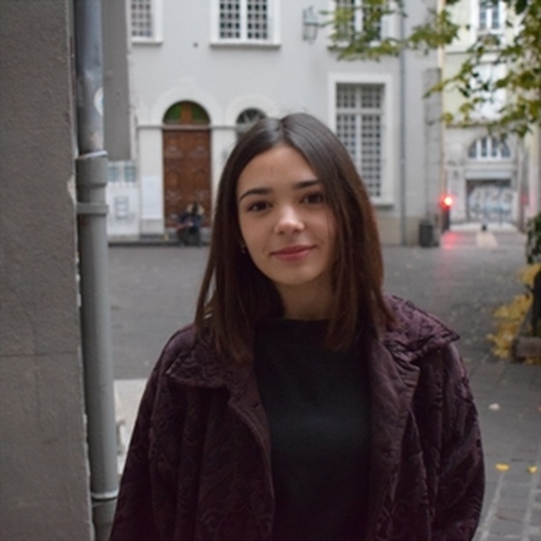 Yasmina - Reading Tutor - Paris