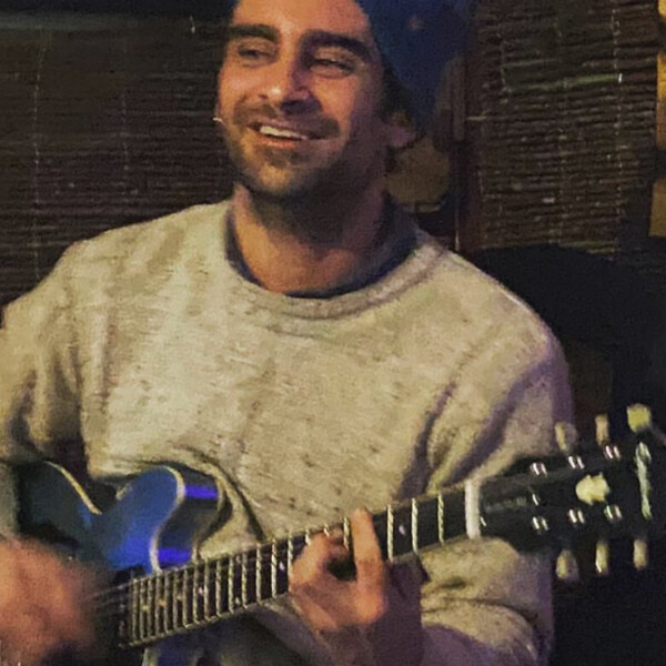 Rodrigo - Guitar tutor - Sintra