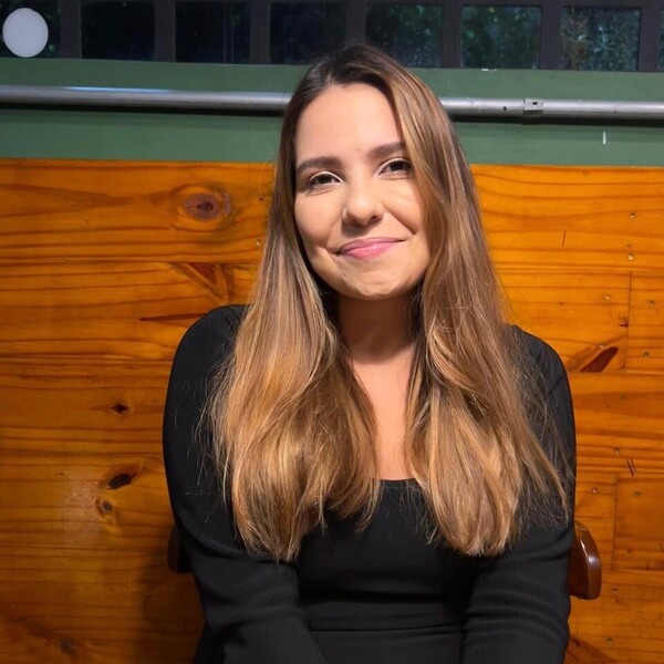 Jéssica Giani - ESOL teacher - Empresarial 18 do Forte