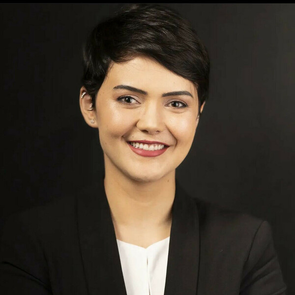 Laura - Prof de chant - Medellín