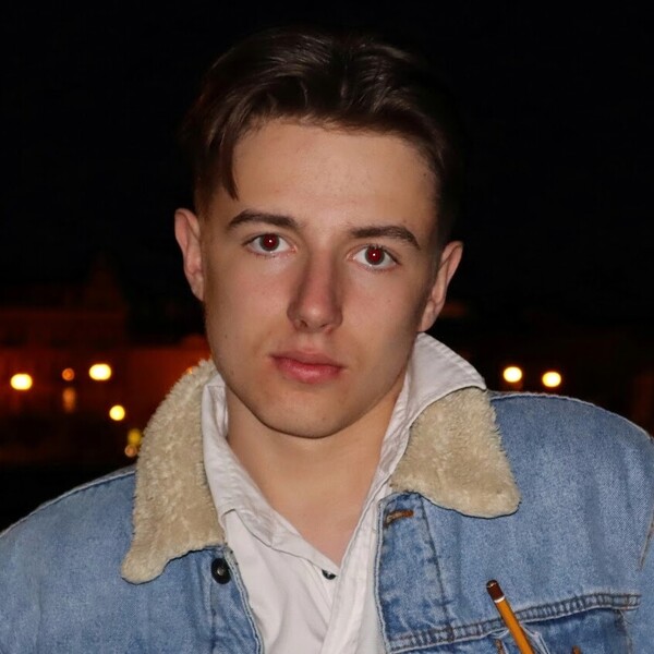 Viktor - učitelj ekonomije - Львів