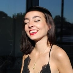 Yasmine - ESOL teacher - Cenon