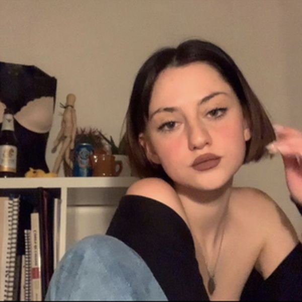 Mia - English speaking teacher - Bordeaux