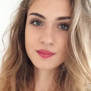 Angèle - Economics tutor - Cergy