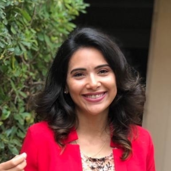 Monique - Prof de compreensão escrita - português - Cagliari